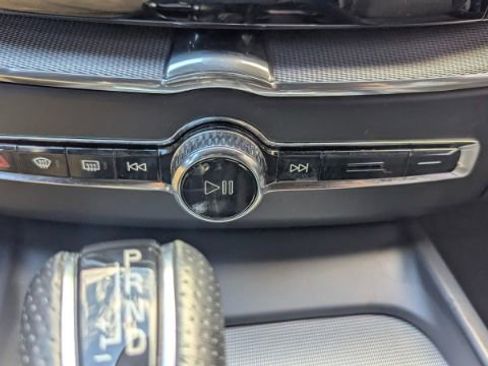 Used 2018 Volvo XC60 T6 R-Design w/ Convenience Package image 35