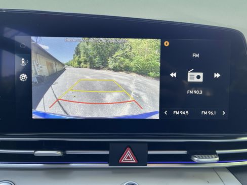 Used 2025 Hyundai Elantra Limited FWD image 16