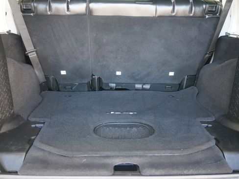 Used 2015 Jeep Wrangler Unlimited Rubicon image 24