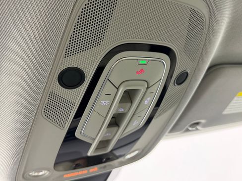 Used 2022 Audi e-tron Premium Plus w/ Premium Plus Package image 27