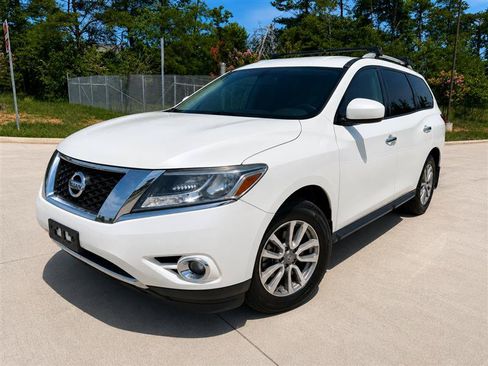 Used 2015 Nissan Pathfinder SV FWD image 3