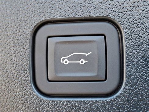 Used 2024 Chevrolet Equinox EV LT image 30