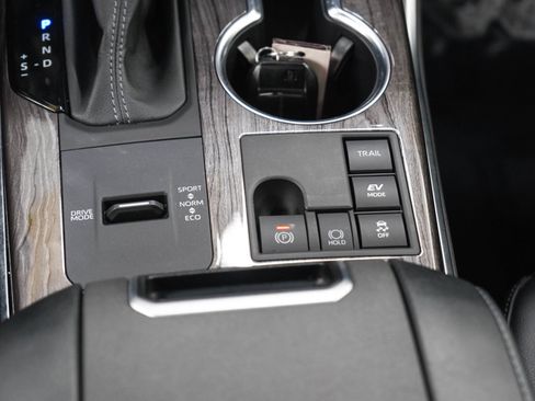 Used 2024 Toyota Highlander Platinum AWD/4WD image 22