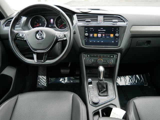 Used 2018 Volkswagen Tiguan SE w/ Panoramic Sunroof Package AWD/4WD image 11