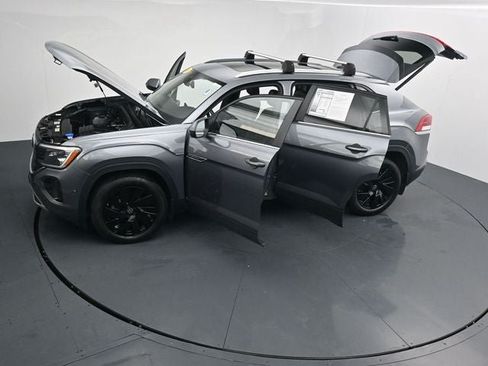 Used 2024 Volkswagen Atlas Cross Sport SE AWD/4WD image 45
