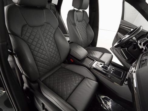 Used 2019 Audi SQ5 Prestige w/ Prestige Package image 11