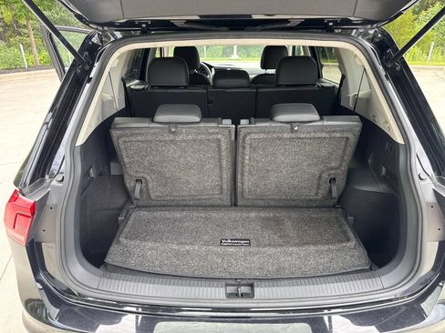 Used 2021 Volkswagen Tiguan SE FWD image 32