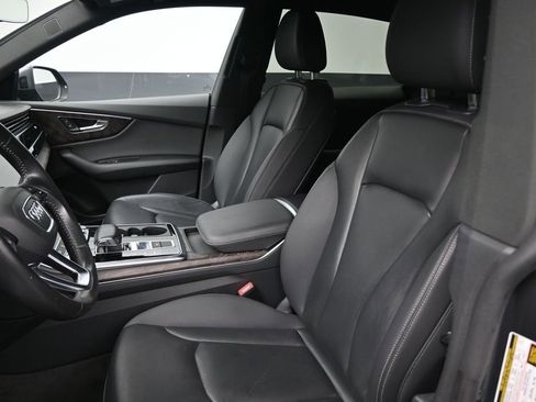 Used 2019 Audi Q8 Premium Plus w/ Premium Plus AWD/4WD image 33