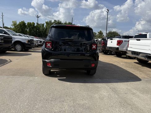 Used 2016 Jeep Renegade Latitude AWD/4WD image 37