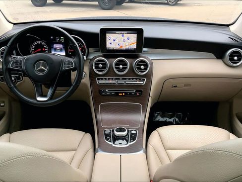 Used 2019 Mercedes-Benz GLC 350e 4MATIC w/ Premium Package image 15