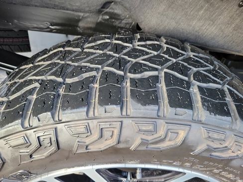 Used 2024 GMC Sierra 1500 AT4 w/ Technology Package image 9