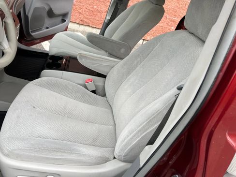 Used 2014 Toyota Sienna LE FWD image 20