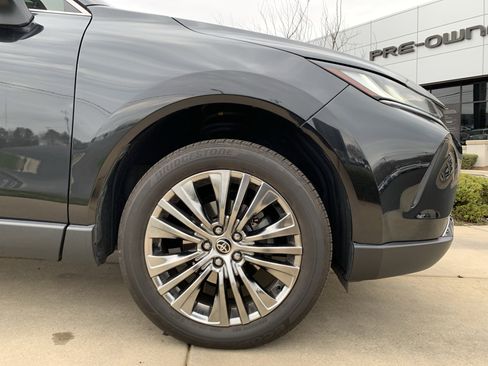 Used 2024 Toyota Venza Limited image 13