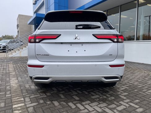 Used 2024 Mitsubishi Outlander SE Black Edition image 4