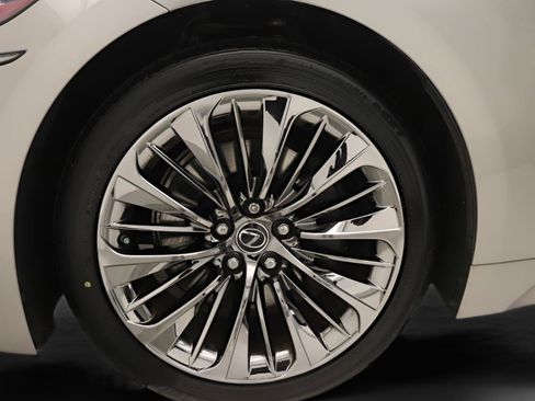 Used 2018 Lexus LS 500 w/ Interior Upgrade Package RWD image 27