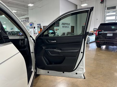 Used 2024 Nissan Pathfinder SL w/ SL Premium Package FWD image 43