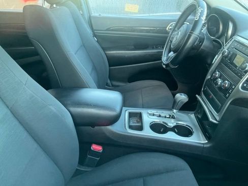 Used 2013 Jeep Grand Cherokee Laredo w/ Laredo E Group AWD/4WD image 3