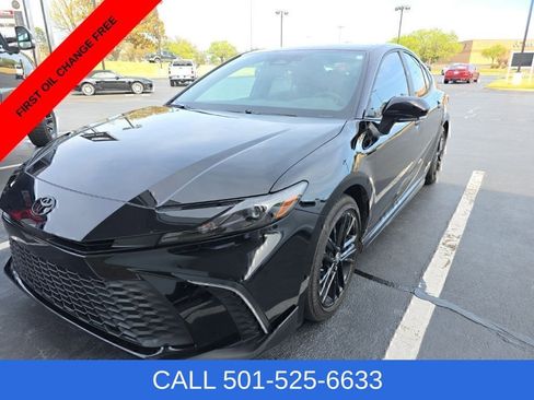 Used 2025 Toyota Camry SE w/ Convenience Package FWD image 1