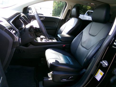 Used 2019 Ford Edge Titanium w/ Cold Weather Package AWD/4WD image 13