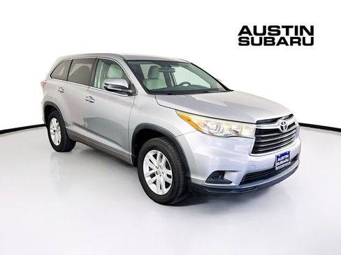 Used 2015 Toyota Highlander LE FWD image 1