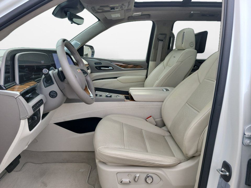 Certified 2024 Cadillac Escalade ESV Premium Luxury Platinum AWD/4WD image 9