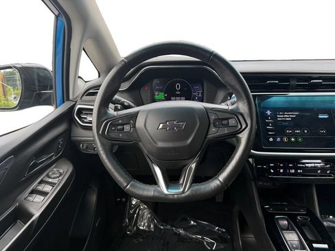 Used 2023 Chevrolet Bolt LT w/ Infotainment Package FWD image 12