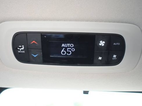 Used 2024 Chrysler Pacifica Touring-L FWD image 34