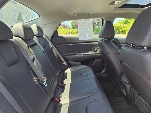 Used 2025 Hyundai Elantra Limited FWD image 15