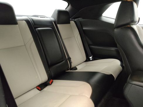 Used 2015 Dodge Challenger SXT Plus RWD image 19