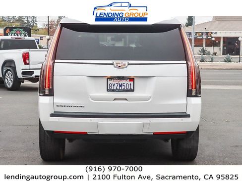 Used 2019 Cadillac Escalade Premium Luxury image 3