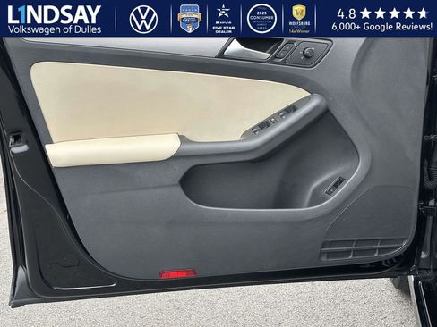 Used 2017 Volkswagen Jetta SE image 8