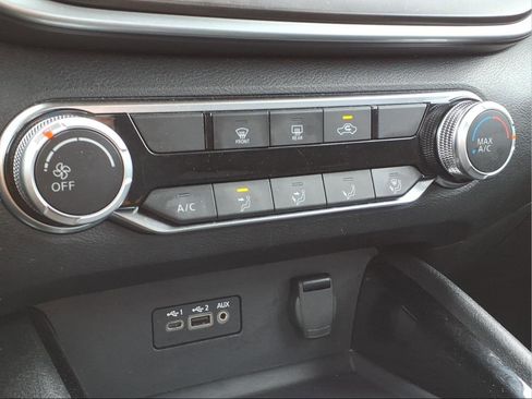 Used 2024 Nissan Altima 2.5 SV image 9