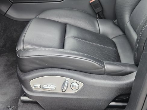 Certified 2025 Porsche Macan image 23