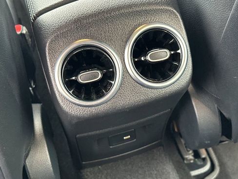 Used 2021 Mercedes-Benz CLA 250 image 11