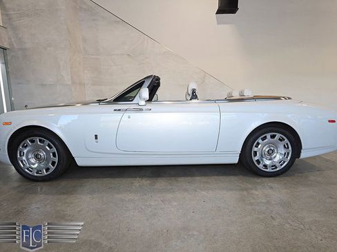 Used 2017 Rolls-Royce Phantom Drophead Coupe image 54