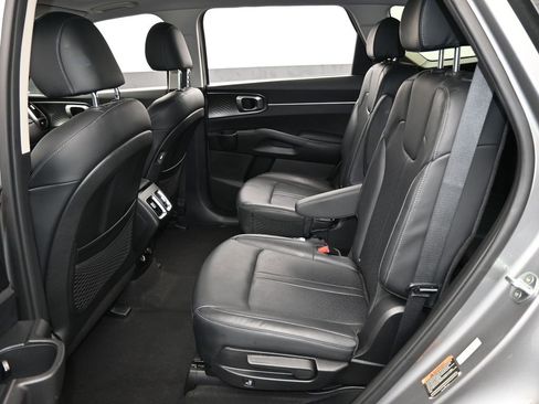 Used 2022 Kia Sorento EX w/ Panoramic Sunroof Package image 37