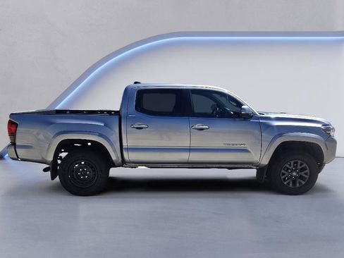 Used 2020 Toyota Tacoma SR5 AWD/4WD image 7