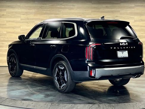 Used 2023 Kia Telluride EX w/ EX Captain's Chair Package AWD/4WD image 9