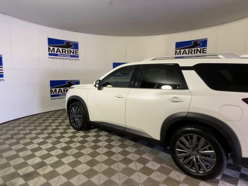 Used 2024 Nissan Pathfinder SL w/ SL Premium Package AWD/4WD image 8