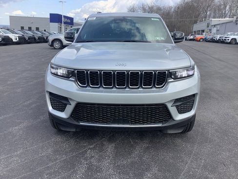 New 2025 Jeep Grand Cherokee Laredo w/ Luxury Tech Group I image 8