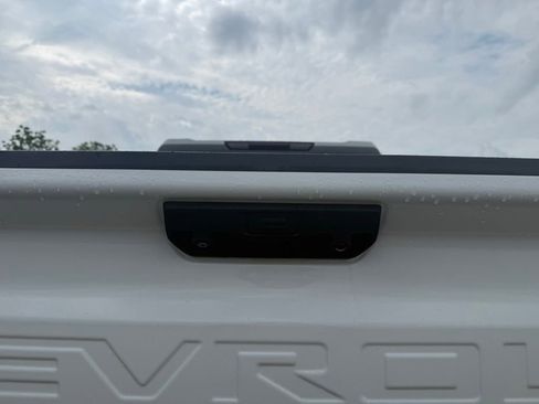 Used 2023 Chevrolet Silverado 1500 LT AWD/4WD image 5