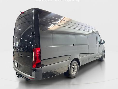 Used 2024 Mercedes-Benz Sprinter 2500 image 5