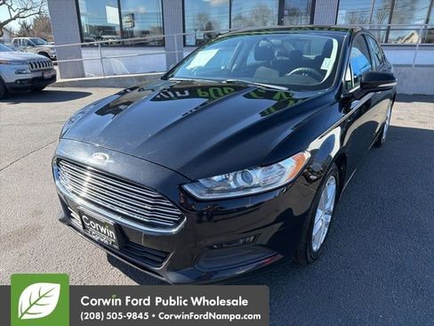Used 2016 Ford Fusion SE image 1