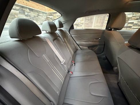 Used 2022 Hyundai Elantra SEL w/ Convenience + Premium Package image 32