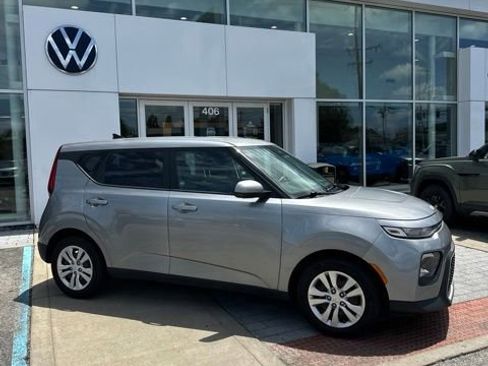 Used 2022 Kia Soul LX FWD image 3