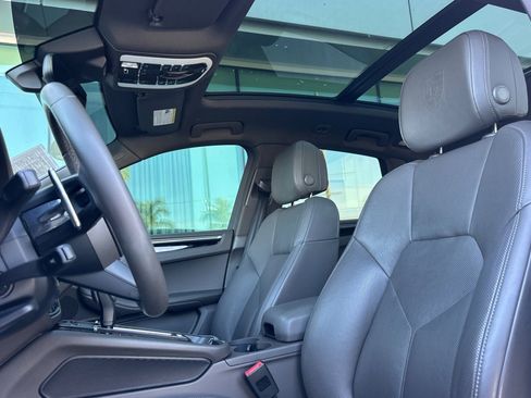 Certified 2023 Porsche Macan image 5