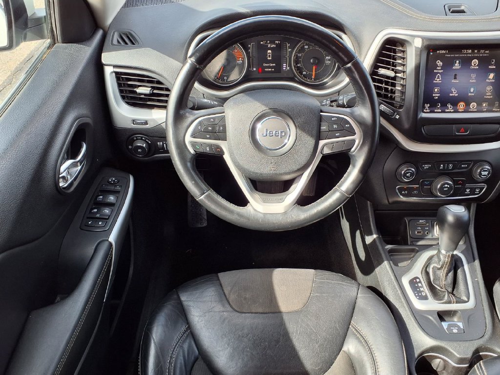Used 2018 Jeep Cherokee Latitude Plus FWD image 11