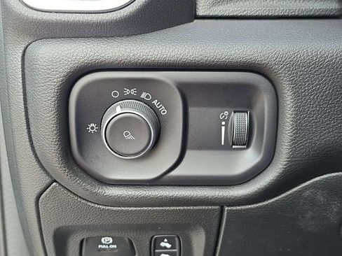 Used 2023 RAM 1500 Laramie AWD/4WD image 33