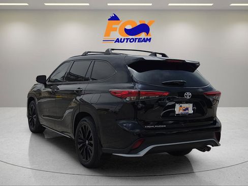 Used 2023 Toyota Highlander XSE FWD image 3