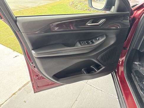 Used 2023 Jeep Grand Cherokee Limited image 13